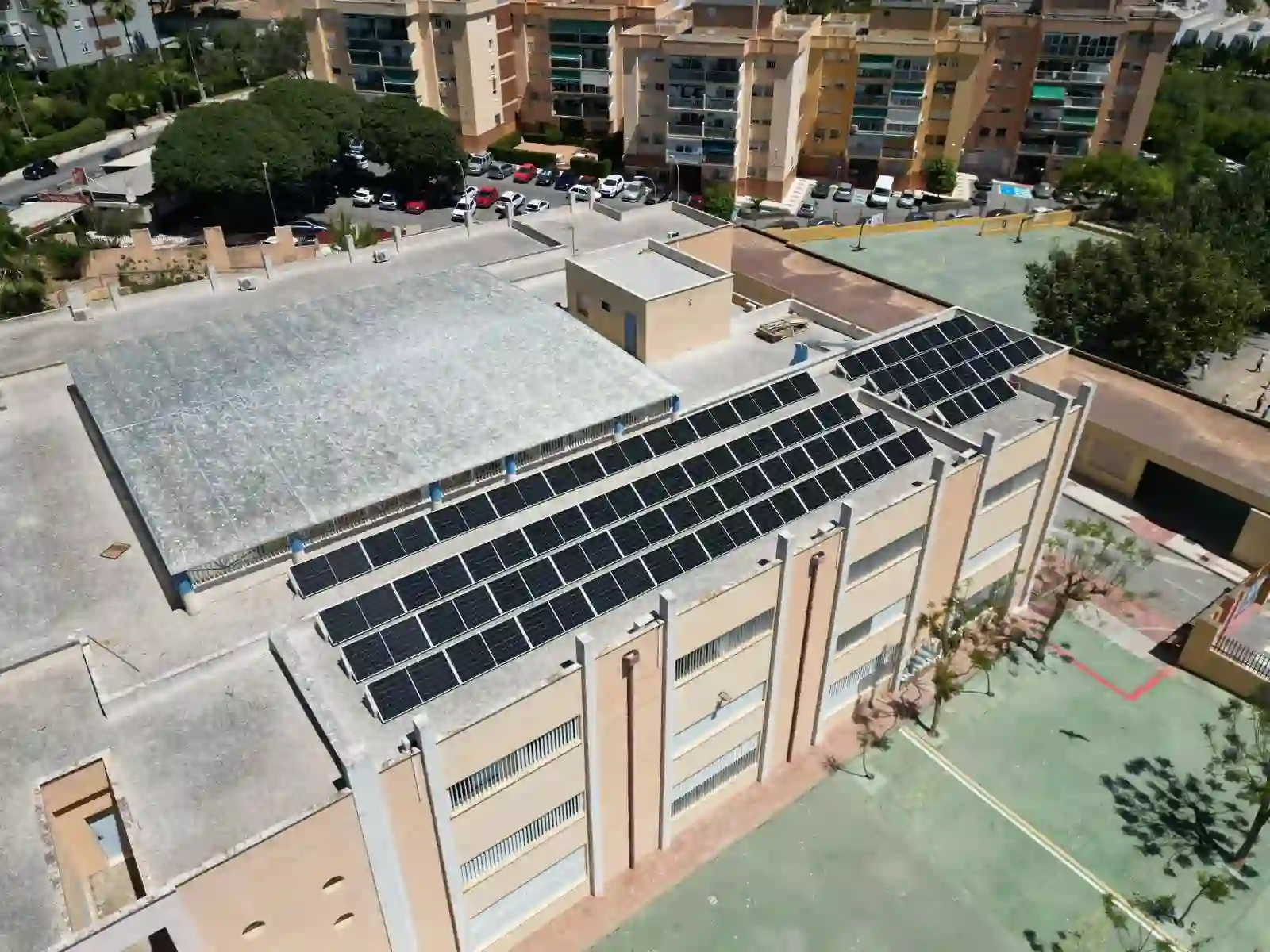 CEIP Los Pinillos Torremolinos. Limpieza de placas solares en Granada