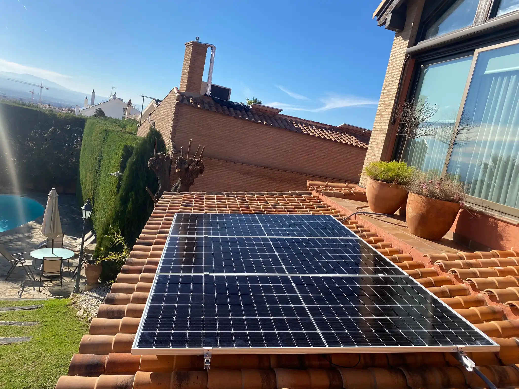 Instalación fotovoltaica. Limpieza de placas solares en Granada
