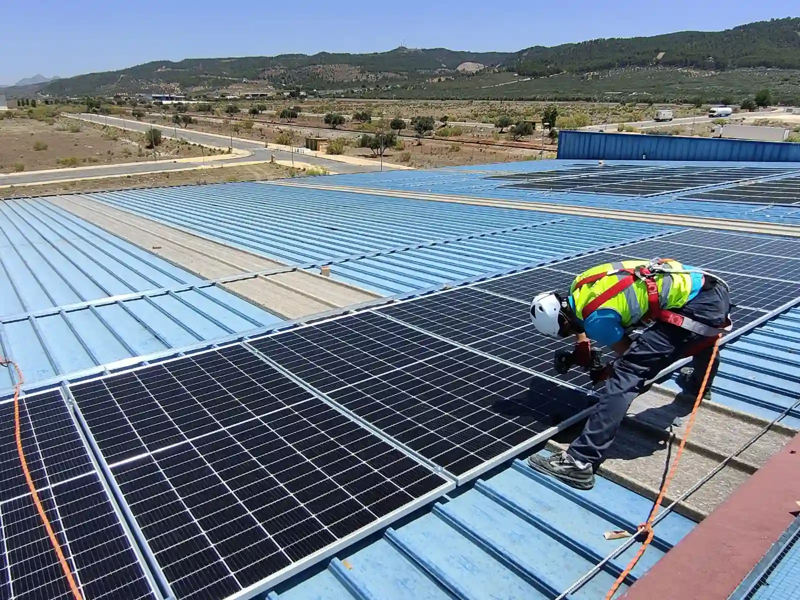 Trabajadores-Instalación fotovoltaica. Placas Solares en Granada